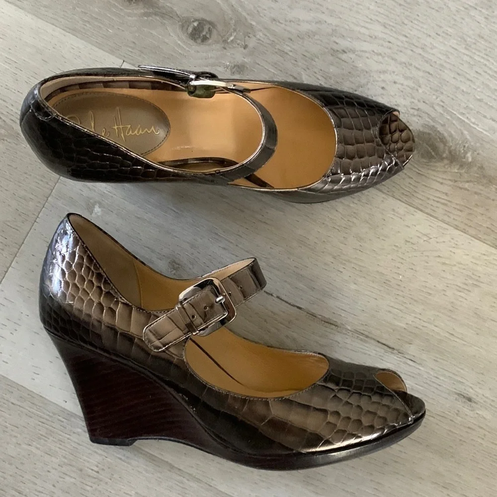 Color Haan Peep Toe Wedges‎ 8 B snake skin